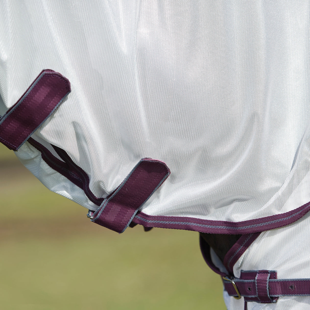 WeatherBeeta ComFiTec Essential Mesh II Combo Neck Fly Rug #colour_white-maroon-grey