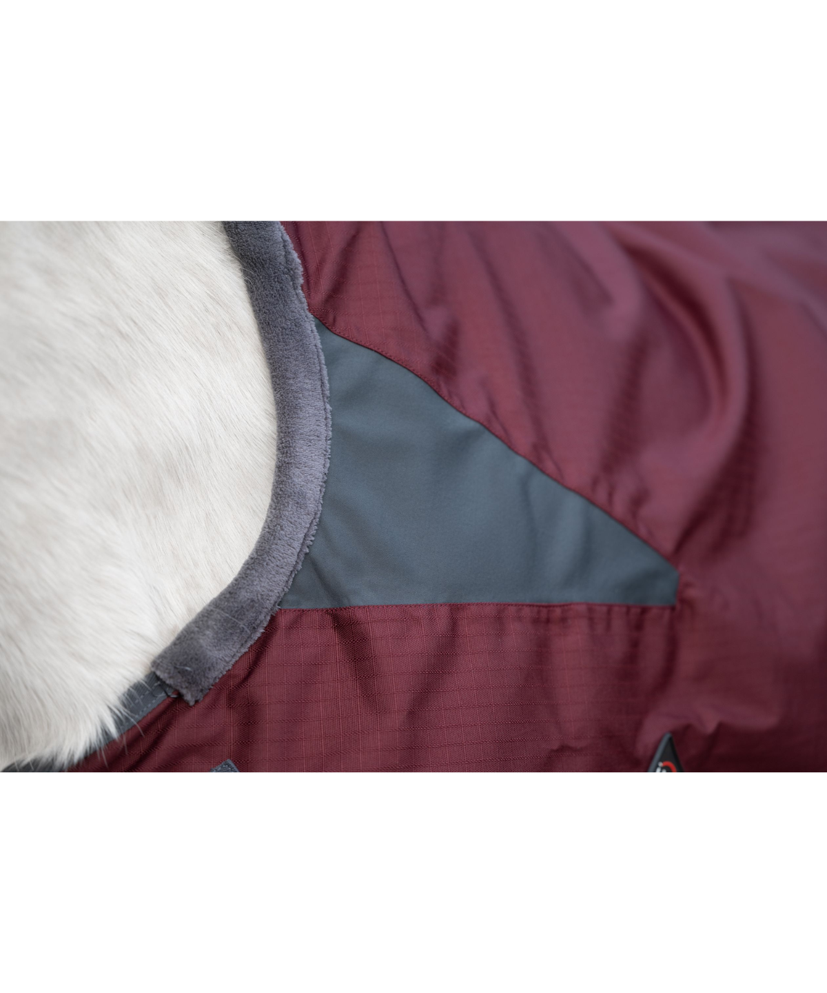 HKM 600D 200g High Neck Turnout Rug -Yukon- #colour_dark-red-grey